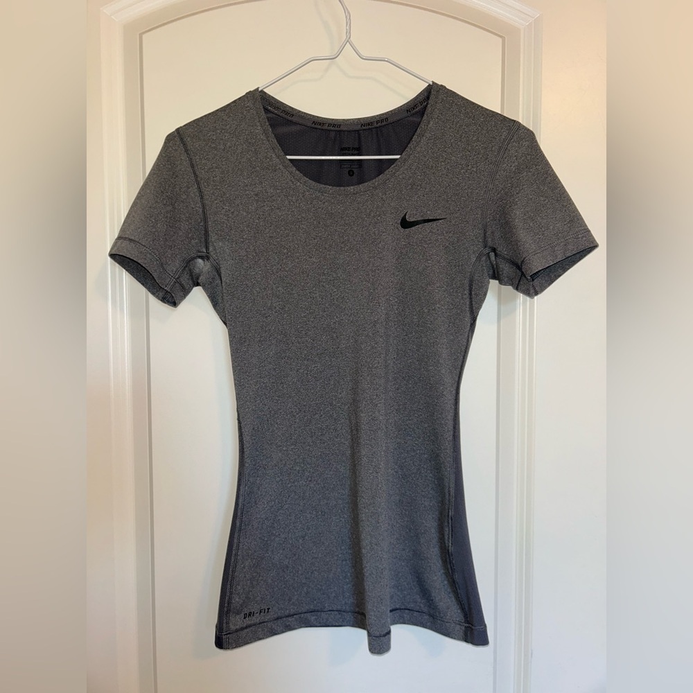 Nike Pro dry fit Women's Gray Performance fitted short sleeve top